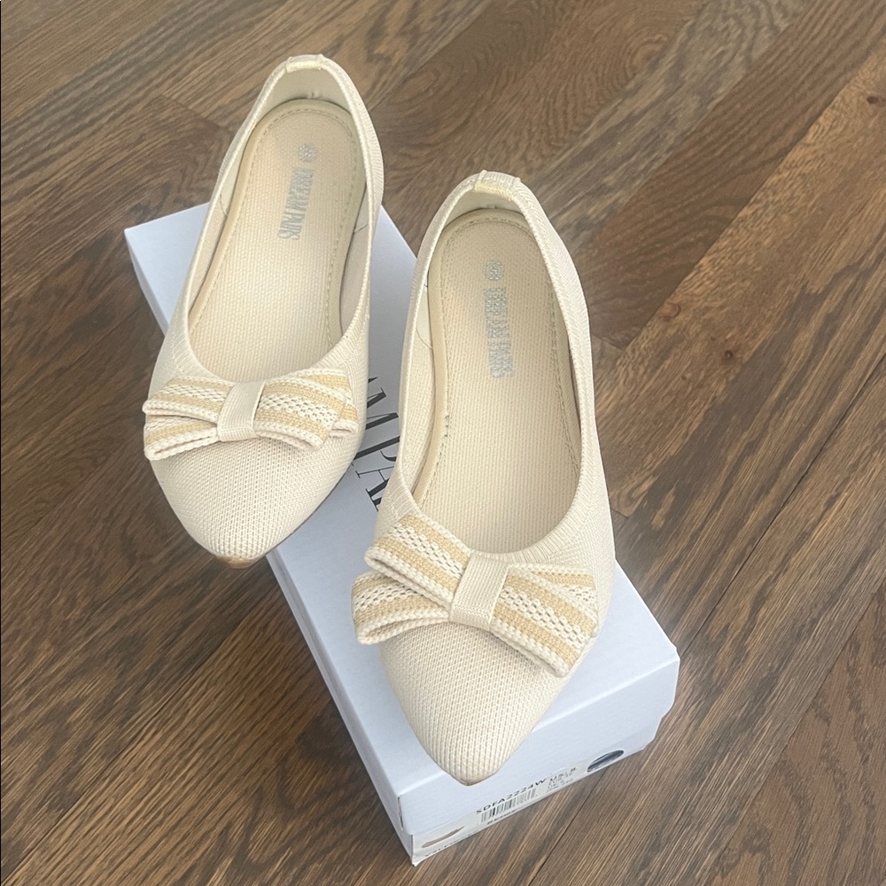 DREAM PAIRS Women’s Bow Ballet Flats in Beige